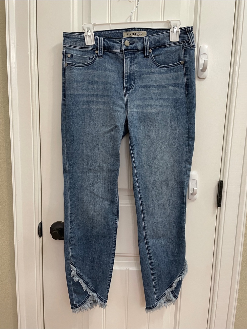 Liverpool Frayed V-Hem Cropped Jeans - Medium Blue